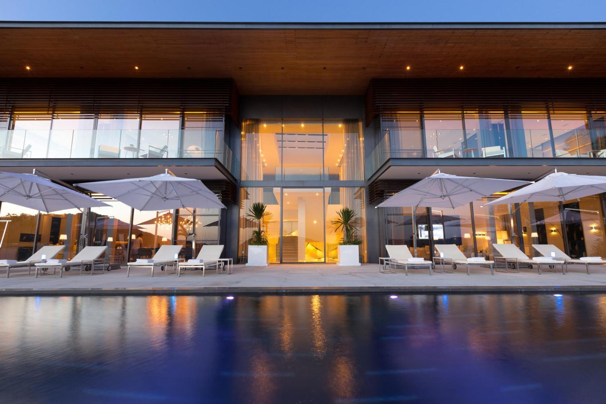 Cliff Villa *